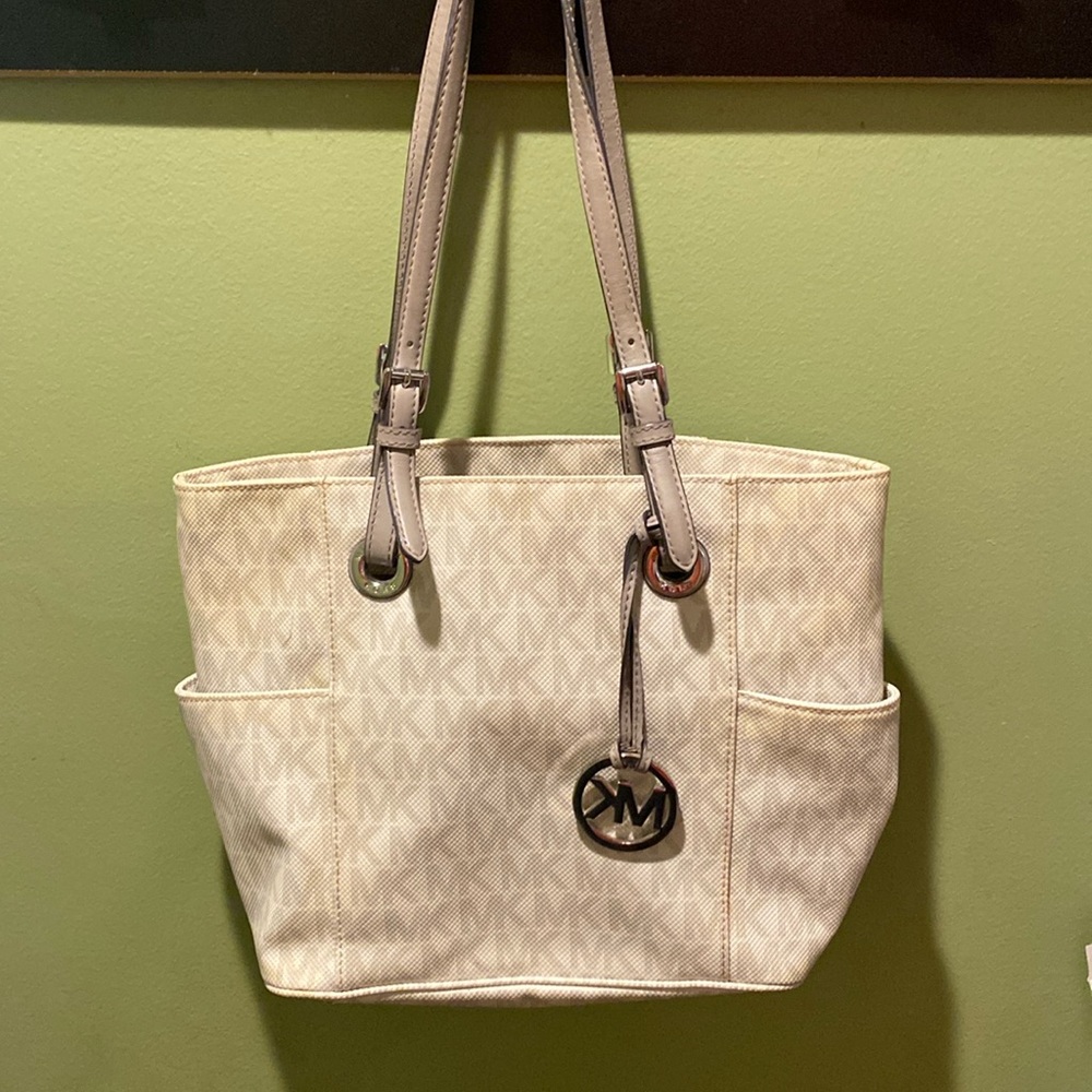 Michael Kors cream colored shoulder bag